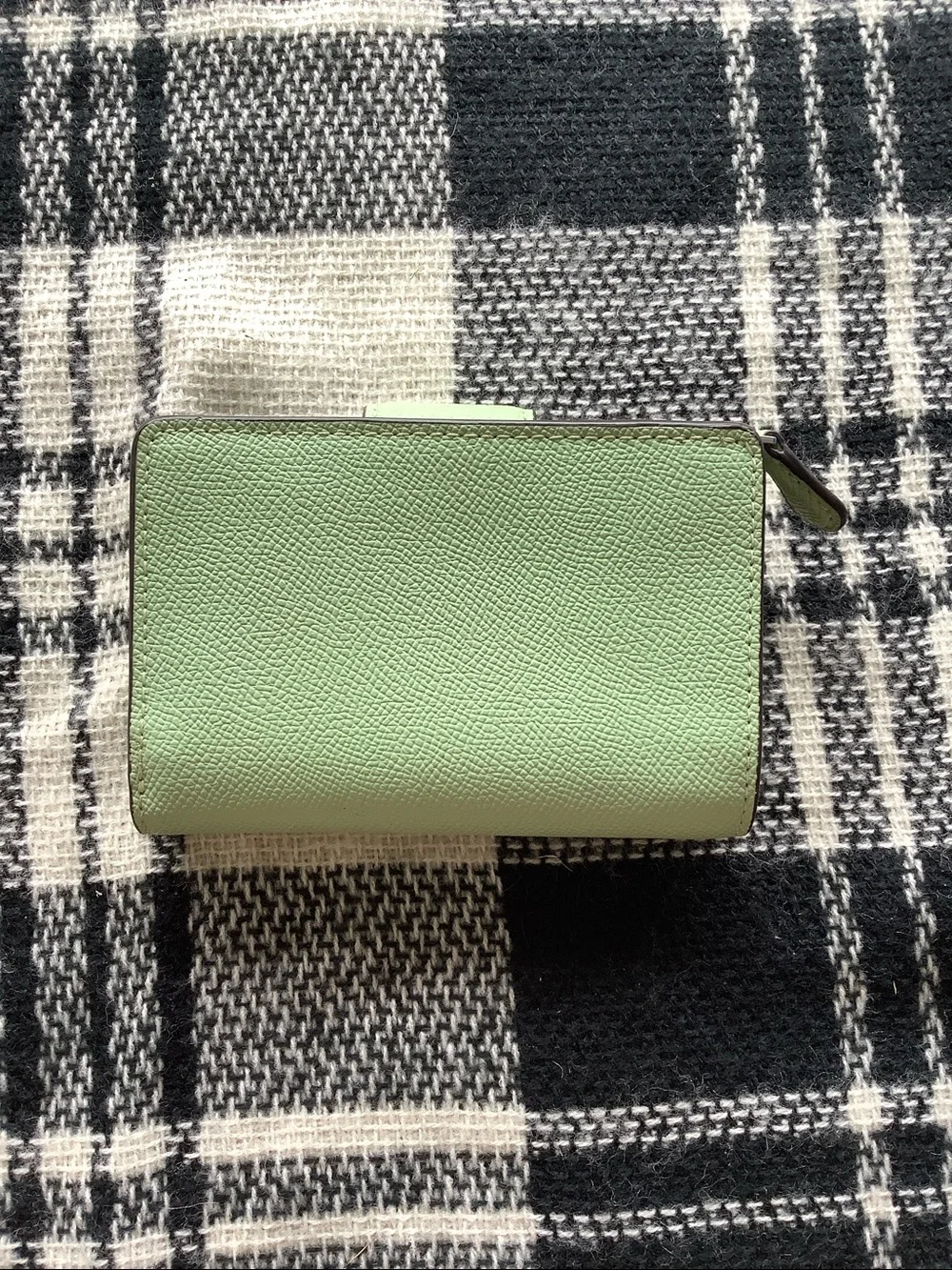 Coach medium corner zip wallet pale pistachio - Picture 2 of 11